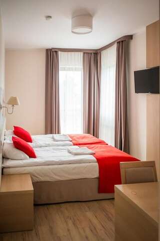 Отели типа «постель и завтрак» Cicha Zdrój Солец-Здруй Стандартный двухместный номер с 2 отдельными кроватями-10