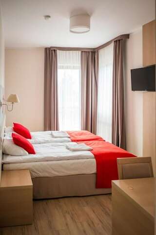 Отели типа «постель и завтрак» Cicha Zdrój Солец-Здруй Стандартный двухместный номер с 2 отдельными кроватями-37